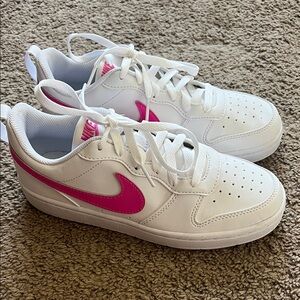 Nike Women's Sneakers in White and Pink
